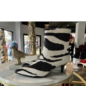 NEW MARFA BOOTS women's tanya ankle booties in black and white